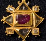 Tudor pendant