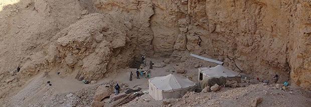 An overview of the excavation site.